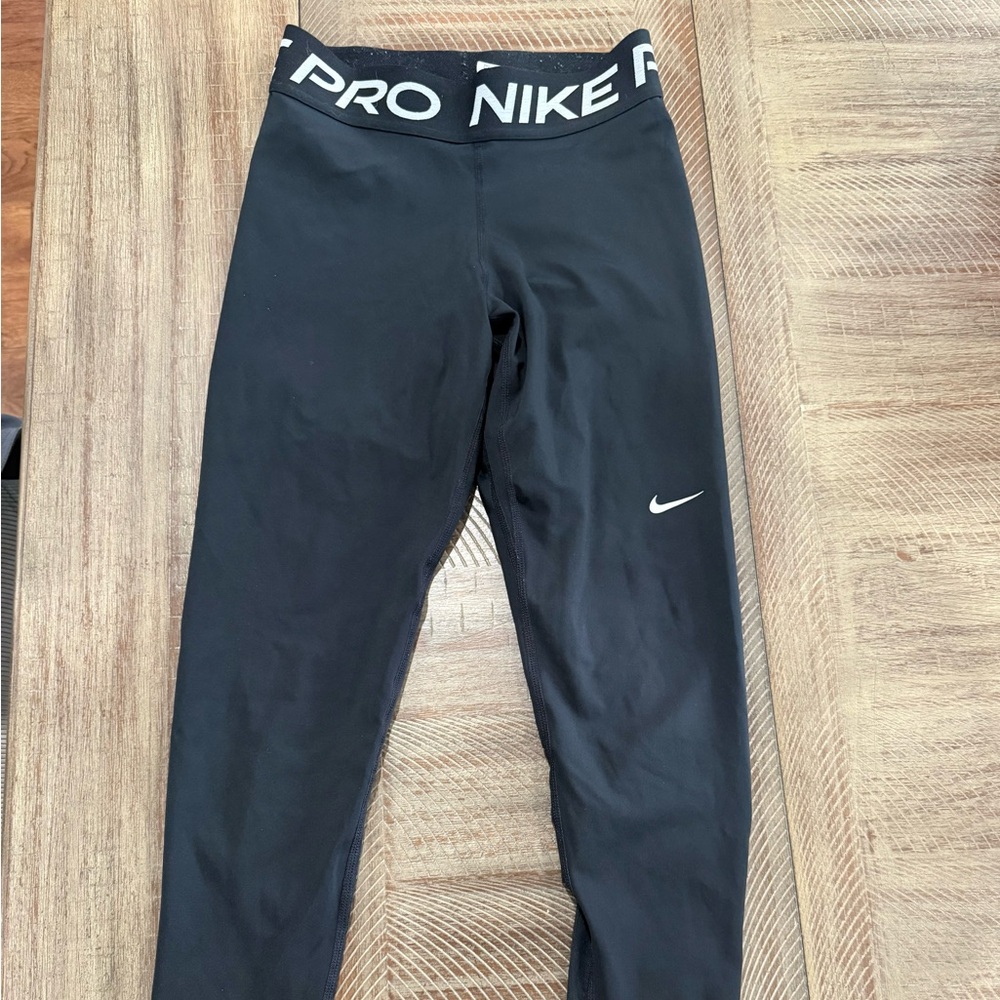 Nike Pro Woman’s Black Leggings
